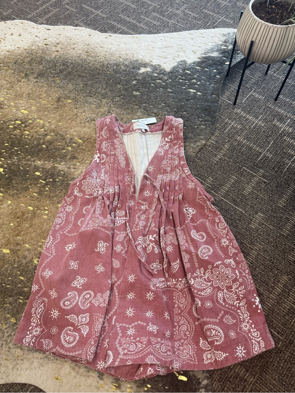 Womens' Dusty Rose Paisley Sleeveless Romper by Veveret